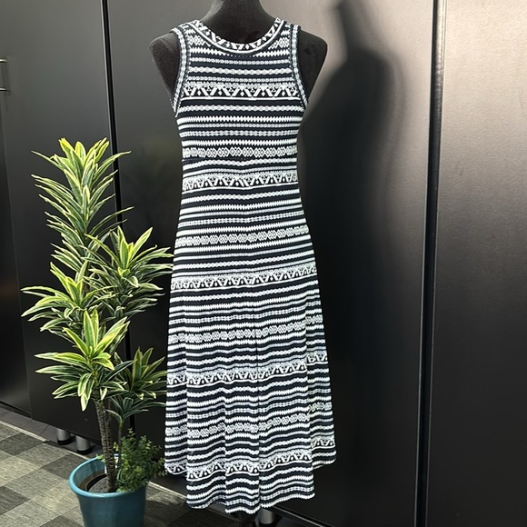 Karen Kane Hi Lo sleeveless, scoopneck,stretchy patterned,sheer,lined - Picture 5 of 15